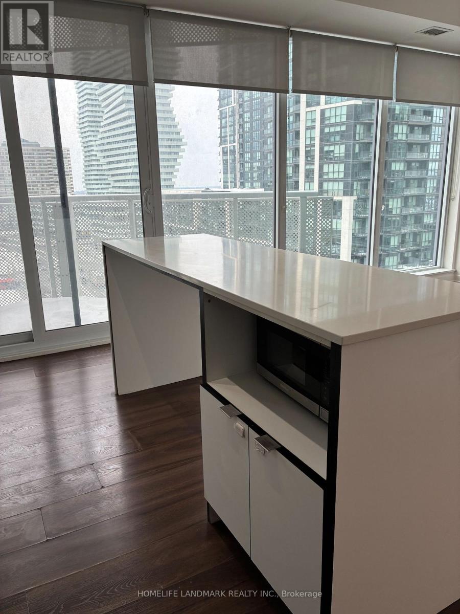 1010 - 4065 Confederation Parkway, Mississauga, Ontario  L5B 0L4 - Photo 11 - W12777956