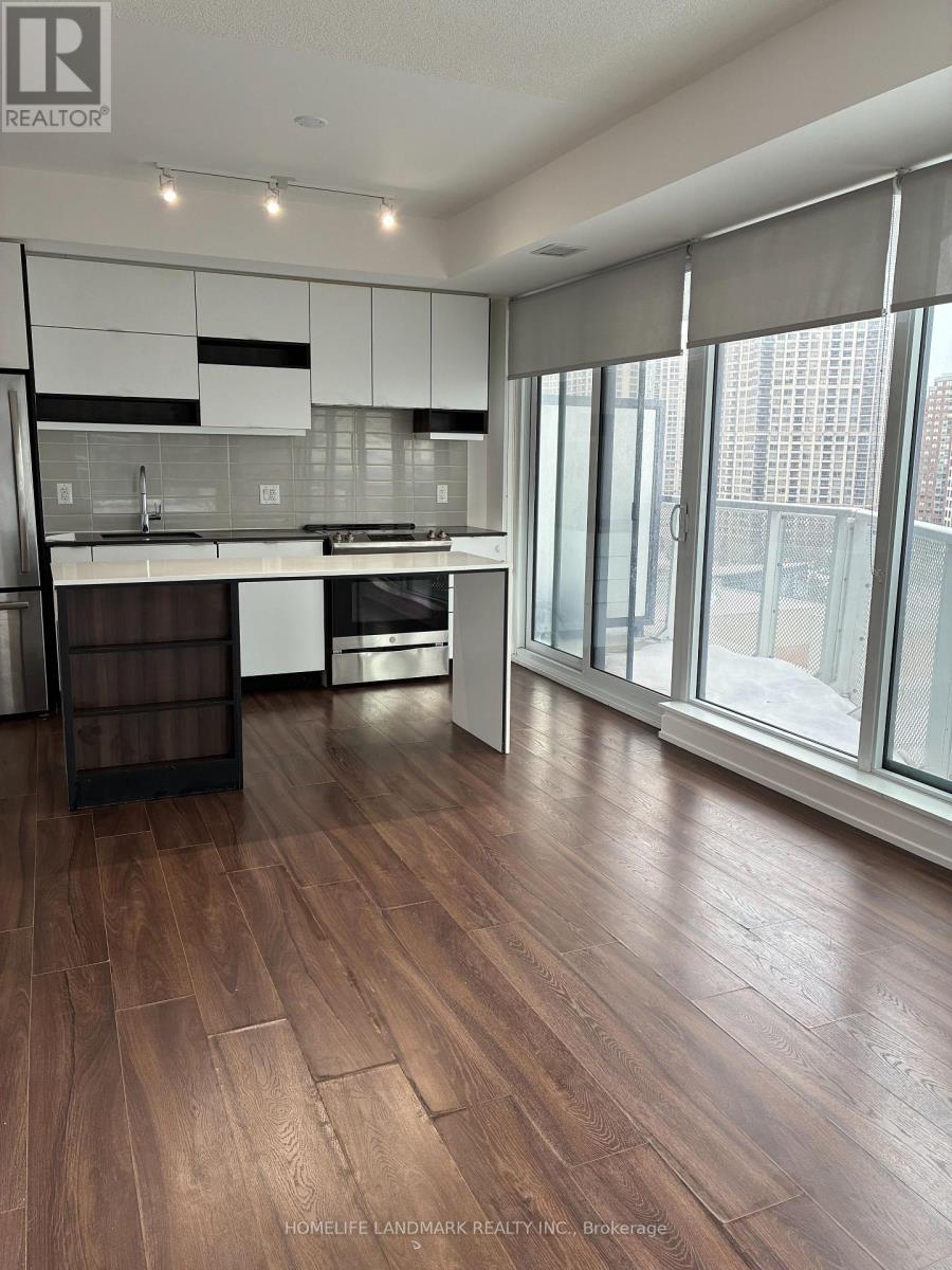 1010 - 4065 Confederation Parkway, Mississauga, Ontario  L5B 0L4 - Photo 4 - W12777956