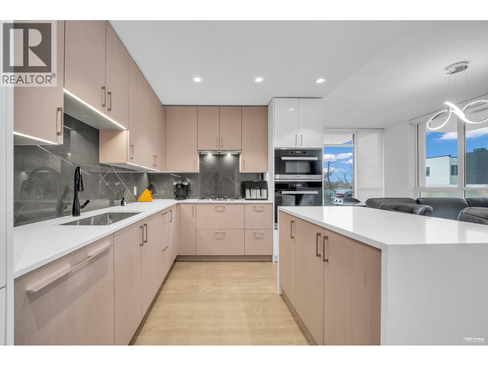 203 1632 Lions Gate Lane, North Vancouver, British Columbia  V7P 0E2 - Photo 4 - R3088390