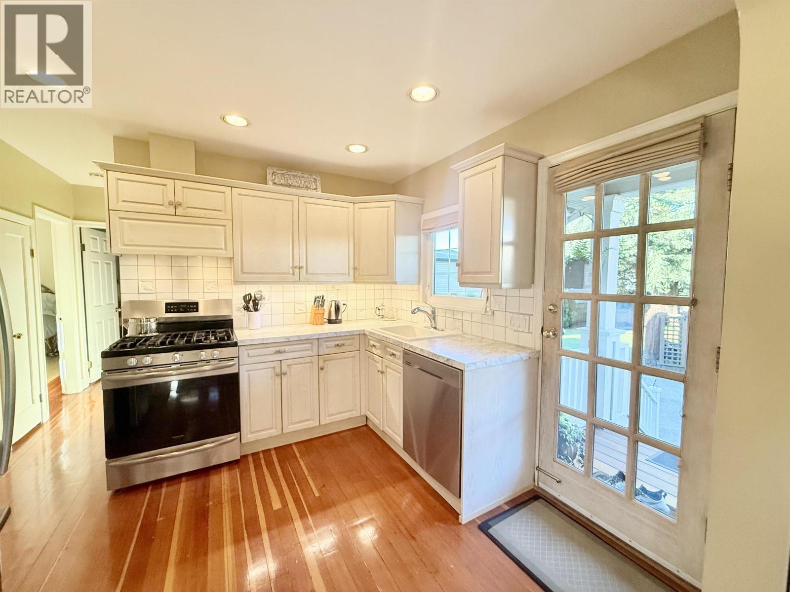 680 Thompson Avenue, Coquitlam, British Columbia  V3J 3Z8 - Photo 10 - R3088027