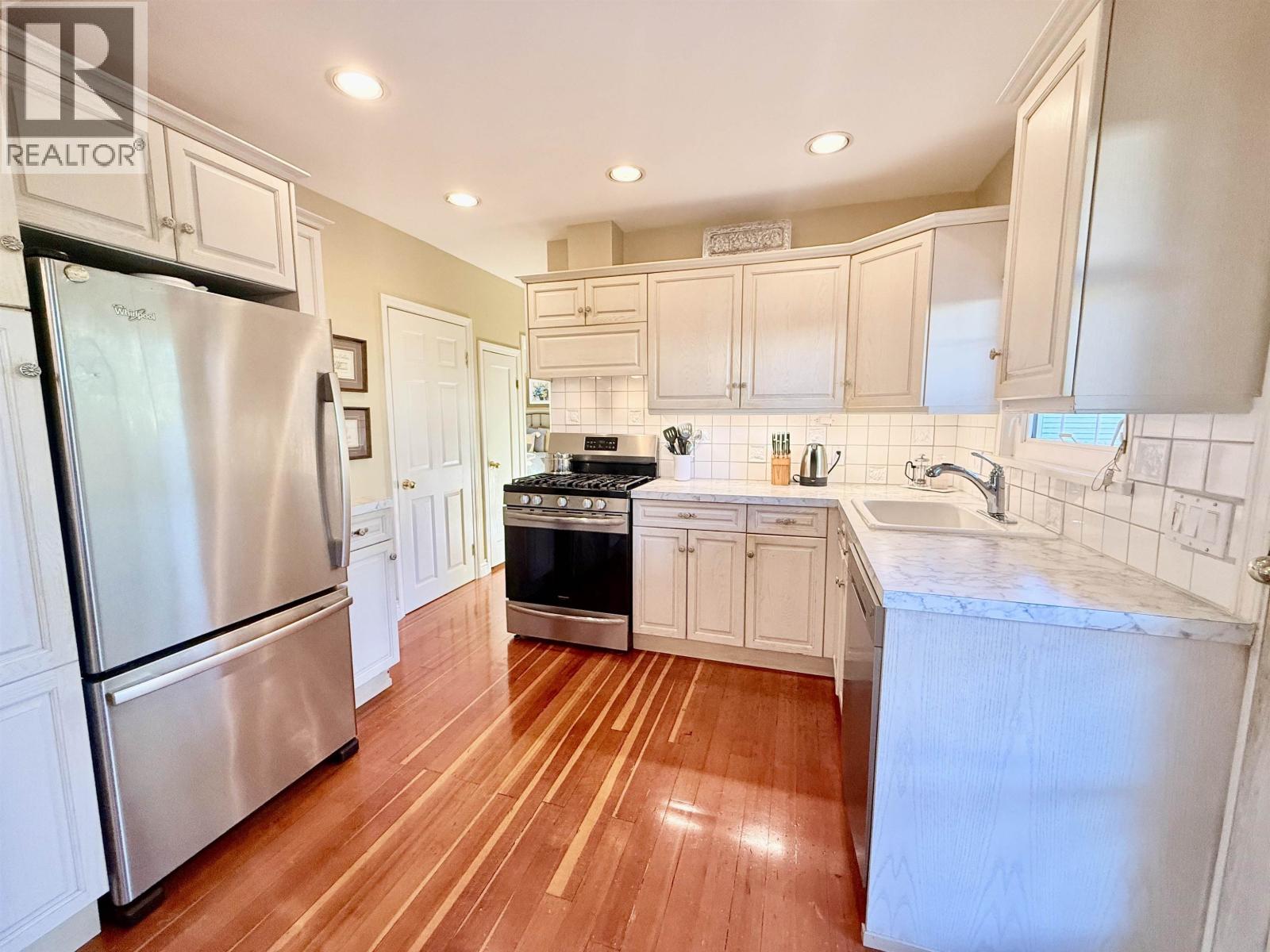 680 Thompson Avenue, Coquitlam, British Columbia  V3J 3Z8 - Photo 11 - R3088027