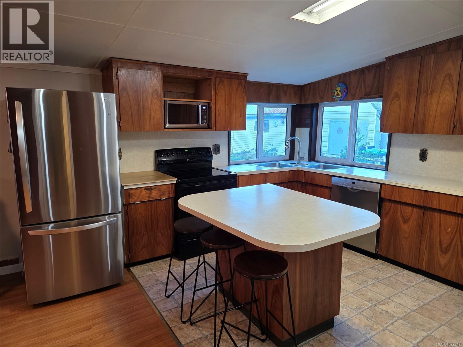 2114 Mckenzie Ave, Comox, British Columbia V9M 1M7 - Photo 3 - 1022347