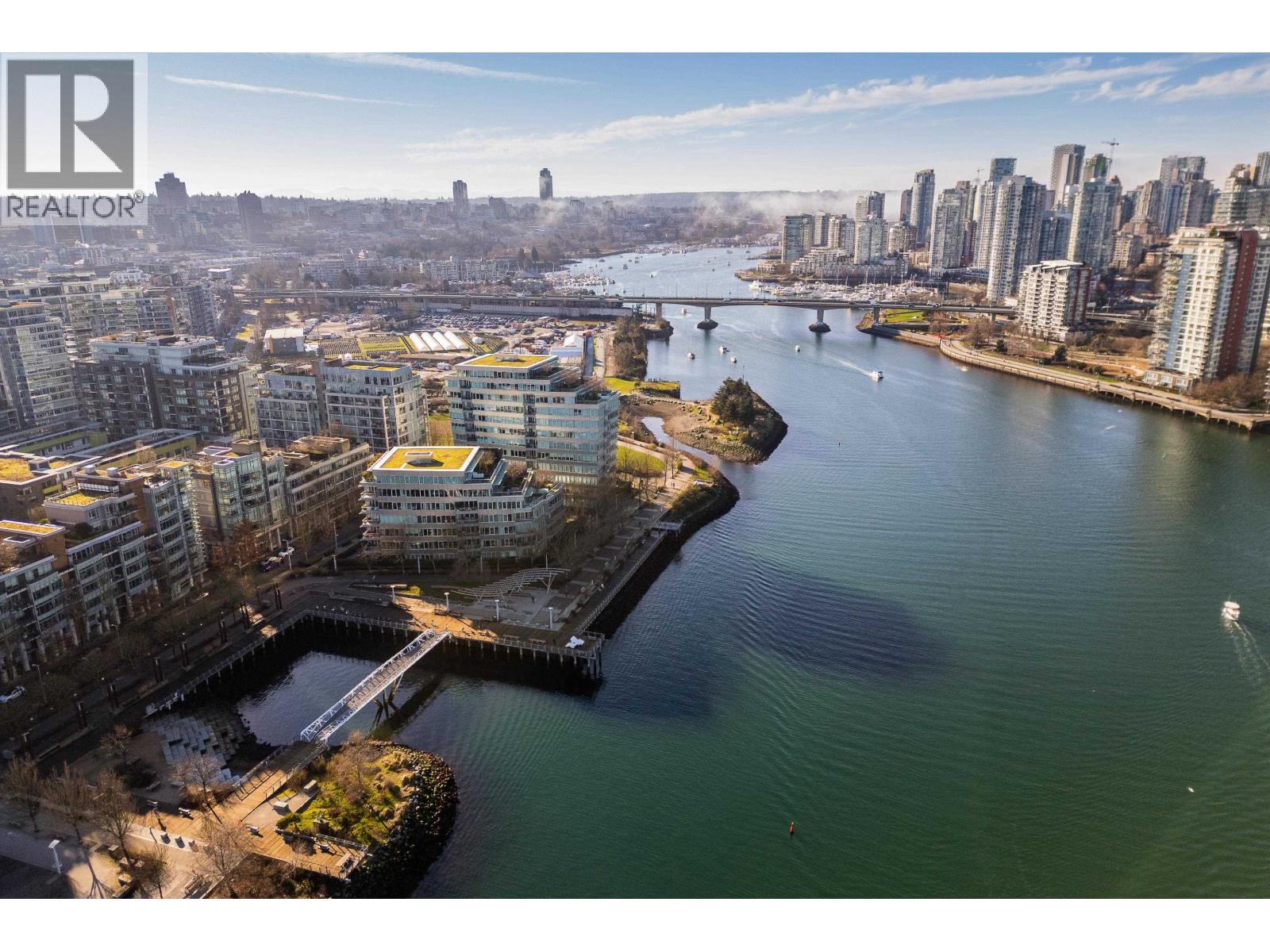 1702 1775 Quebec Street, Vancouver, British Columbia  V5T 0E3 - Photo 2 - R3088013