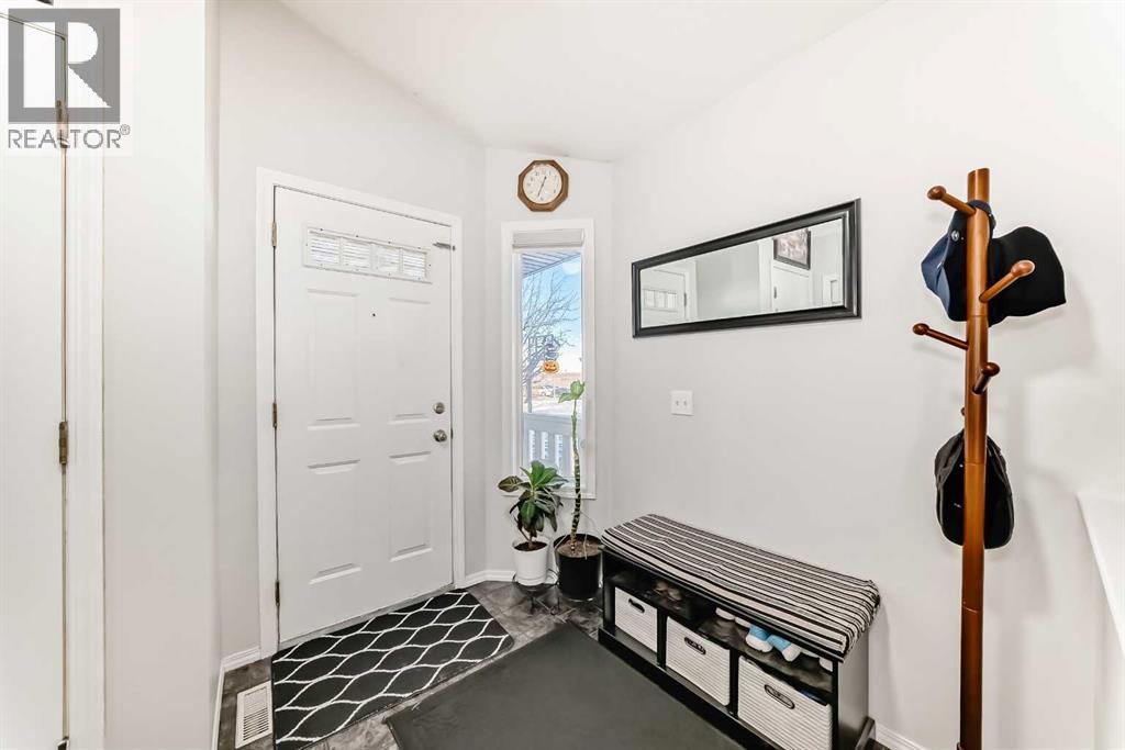 241 Los Alamos Place Ne, Calgary, Alberta  T1Y 7G7 - Photo 3 - A2280426