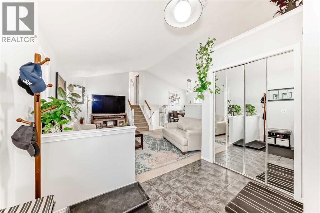 241 Los Alamos Place Ne, Calgary, Alberta  T1Y 7G7 - Photo 5 - A2280426