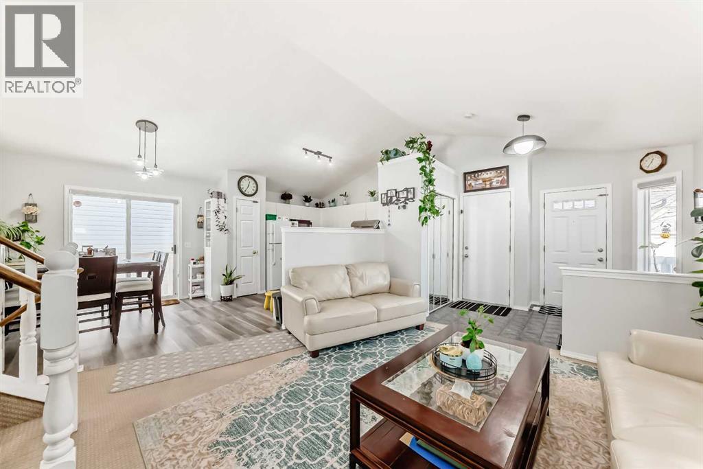 241 Los Alamos Place Ne, Calgary, Alberta  T1Y 7G7 - Photo 9 - A2280426