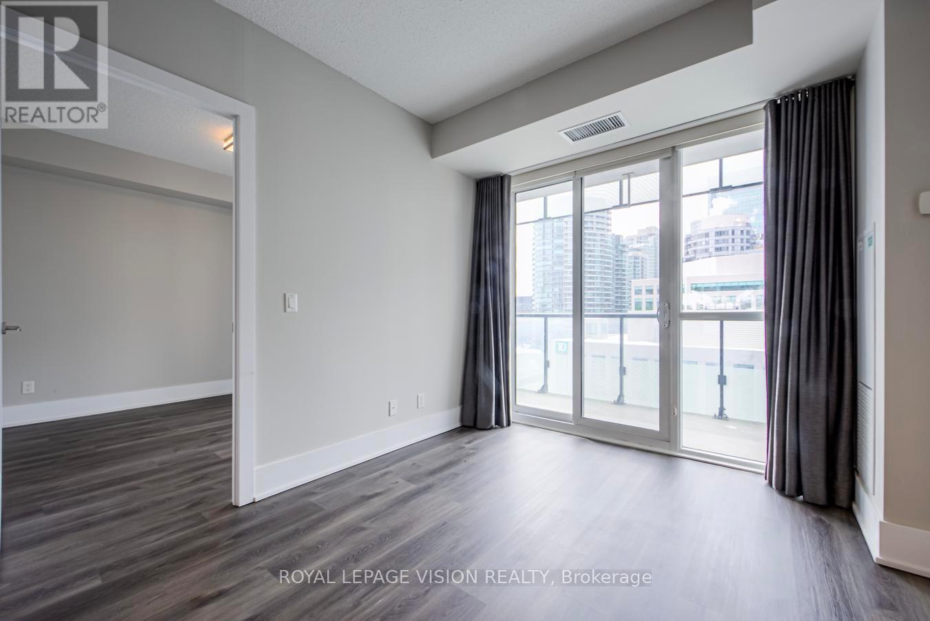 1301 - 300 Front Street, Toronto, Ontario  M5V 0E9 - Photo 10 - C12766360