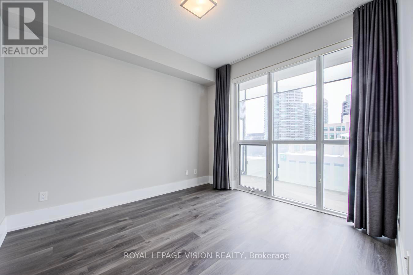 1301 - 300 Front Street, Toronto, Ontario  M5V 0E9 - Photo 12 - C12766360