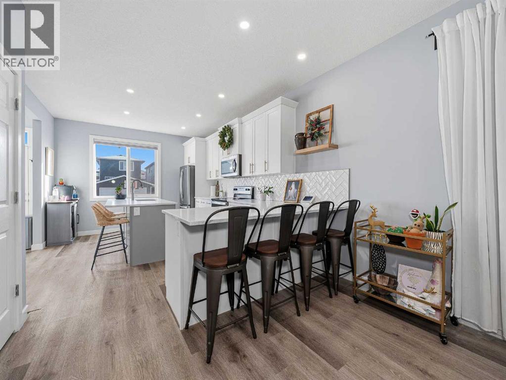 124 Highview Gate Se, Airdrie, Alberta  T4A 3L6 - Photo 4 - A2282760