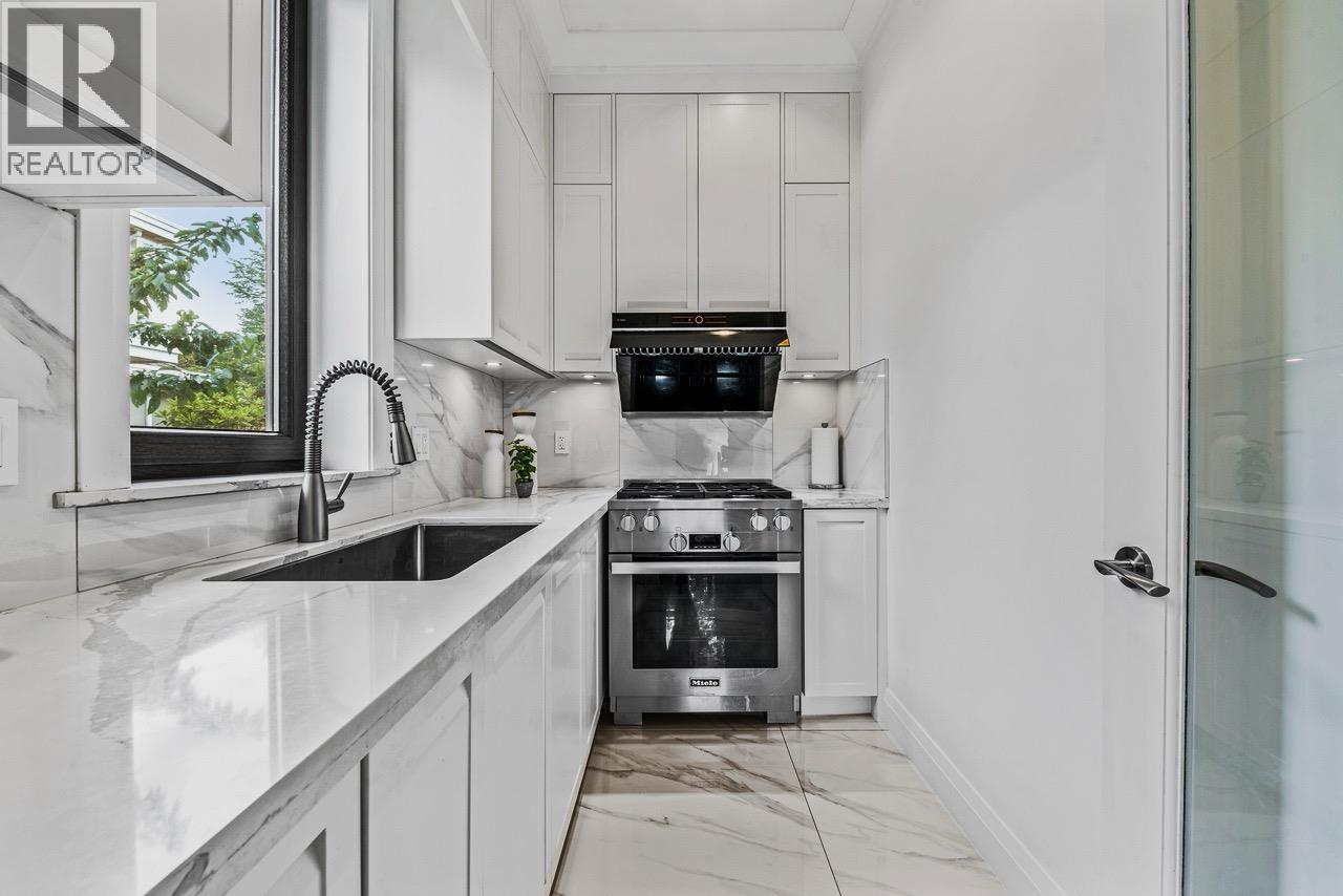 Listing Picture 15 of 35 : 2867 W 44TH AVENUE, Vancouver / 溫哥華 - 魯藝地產 Yvonne Lu Group - MLS Medallion Club Member