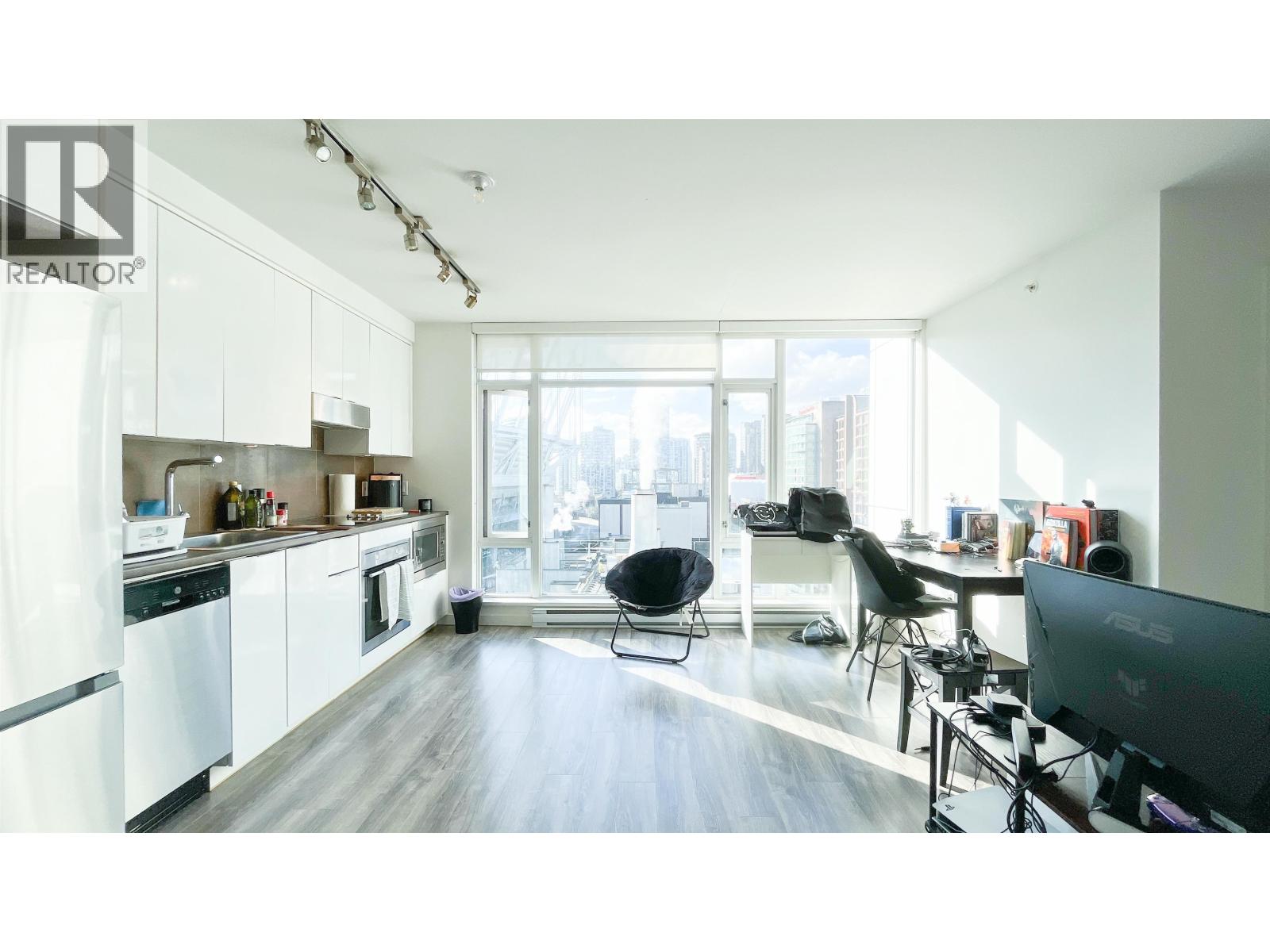 Listing Picture 4 of 15 : 905 161 W GEORGIA STREET, Vancouver / 溫哥華 - 魯藝地產 Yvonne Lu Group - MLS Medallion Club Member