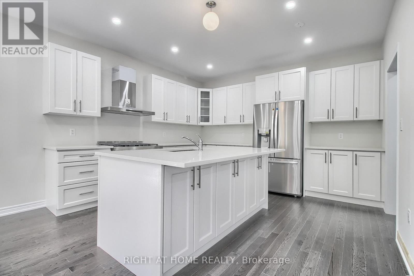 31 Dorothy Caine Crescent, Georgina, Ontario  L4P 3E9 - Photo 10 - N12777992