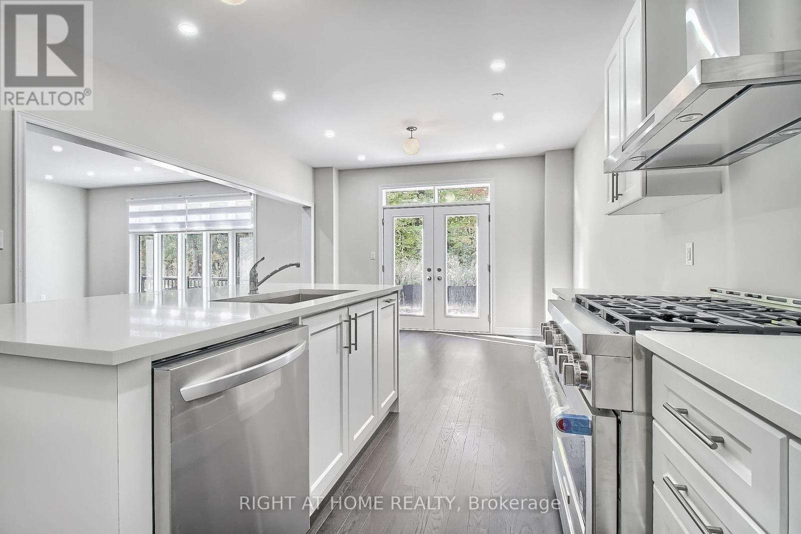 31 Dorothy Caine Crescent, Georgina, Ontario  L4P 3E9 - Photo 13 - N12777992