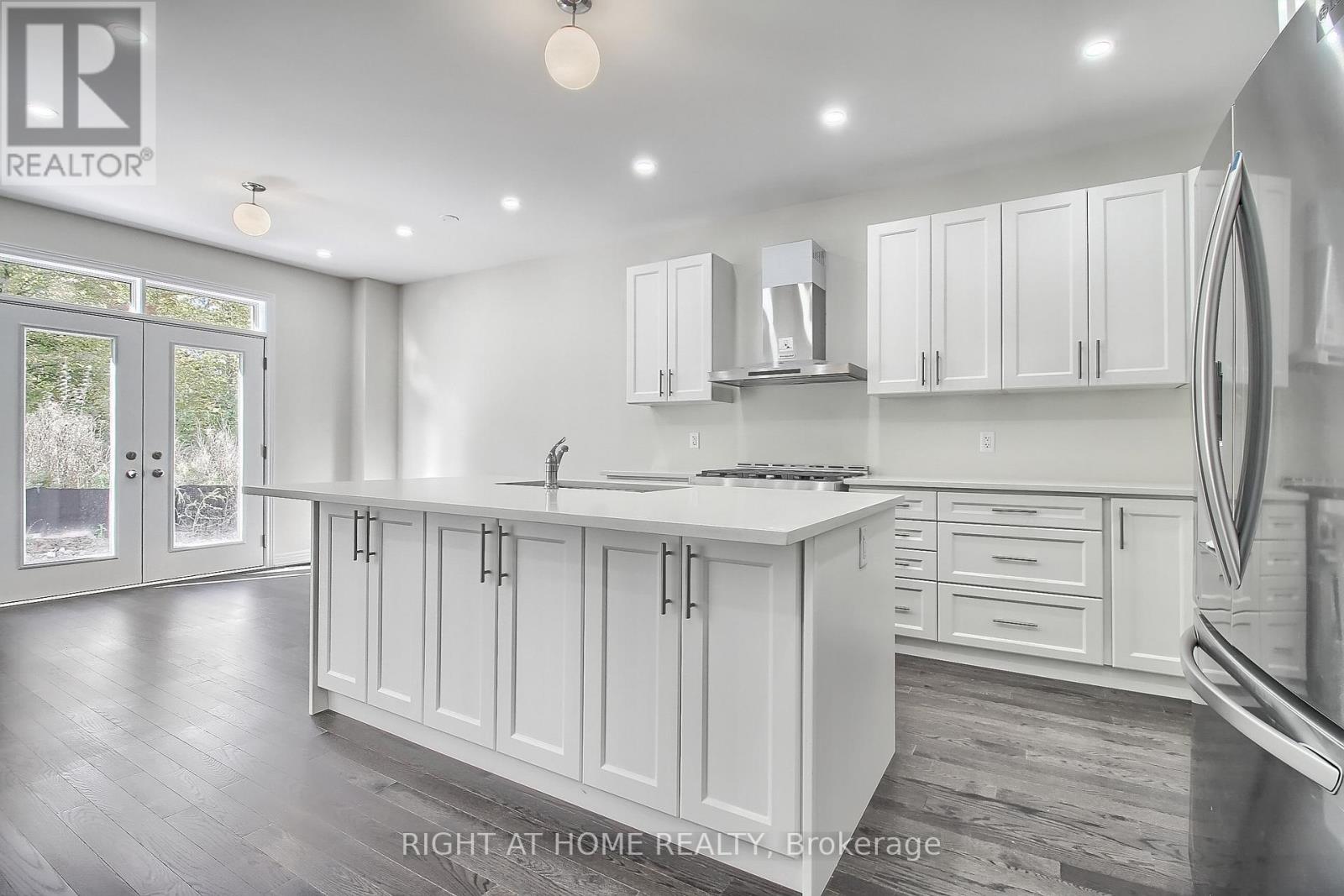 31 Dorothy Caine Crescent, Georgina, Ontario  L4P 3E9 - Photo 14 - N12777992