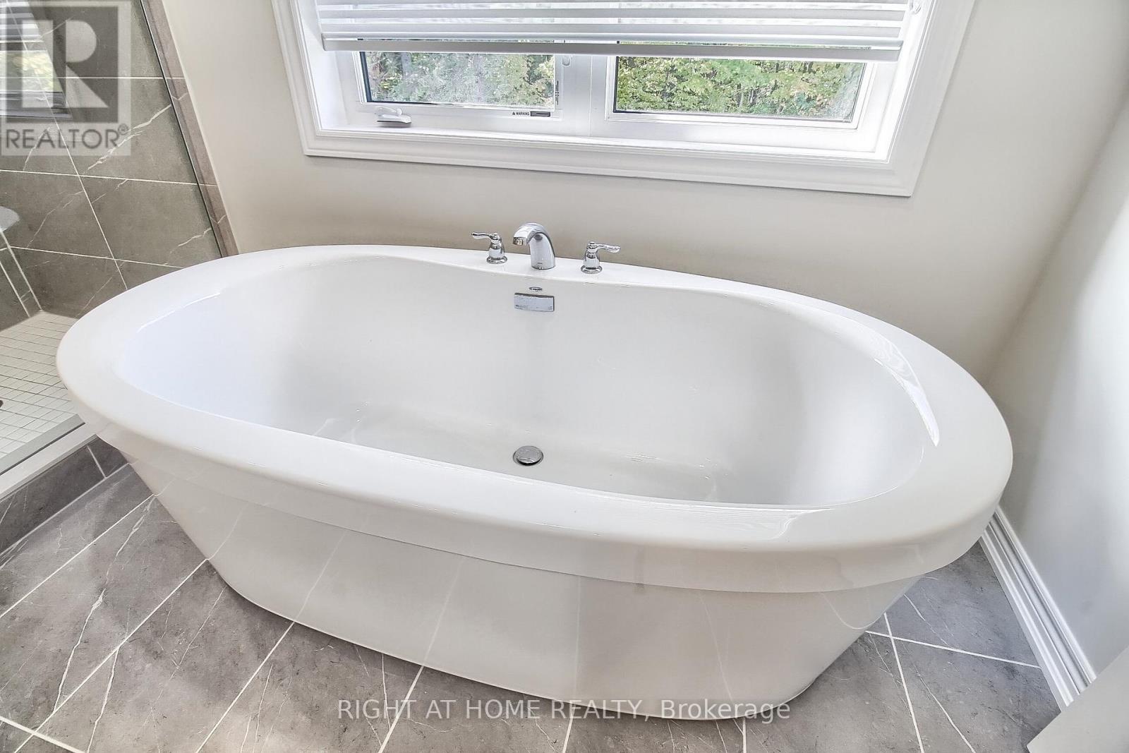 31 Dorothy Caine Crescent, Georgina, Ontario  L4P 3E9 - Photo 32 - N12777992