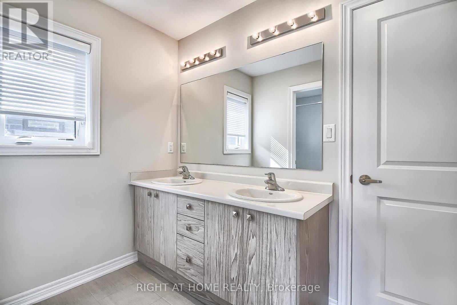 31 Dorothy Caine Crescent, Georgina, Ontario  L4P 3E9 - Photo 37 - N12777992