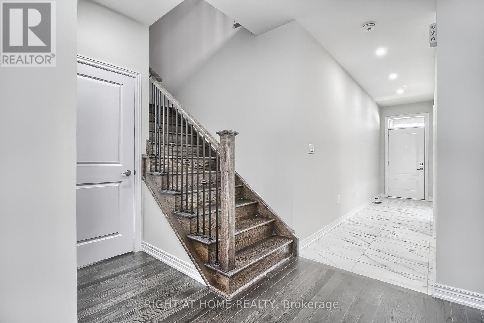 31 Dorothy Caine Crescent, Georgina, Ontario  L4P 3E9 - Photo 5 - N12777992