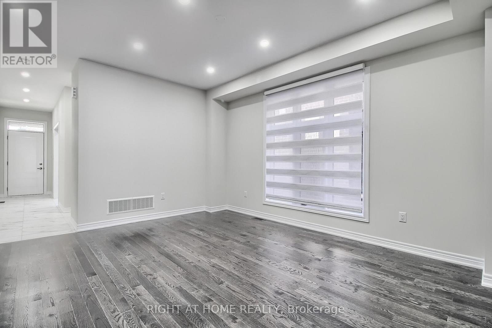 31 Dorothy Caine Crescent, Georgina, Ontario  L4P 3E9 - Photo 6 - N12777992