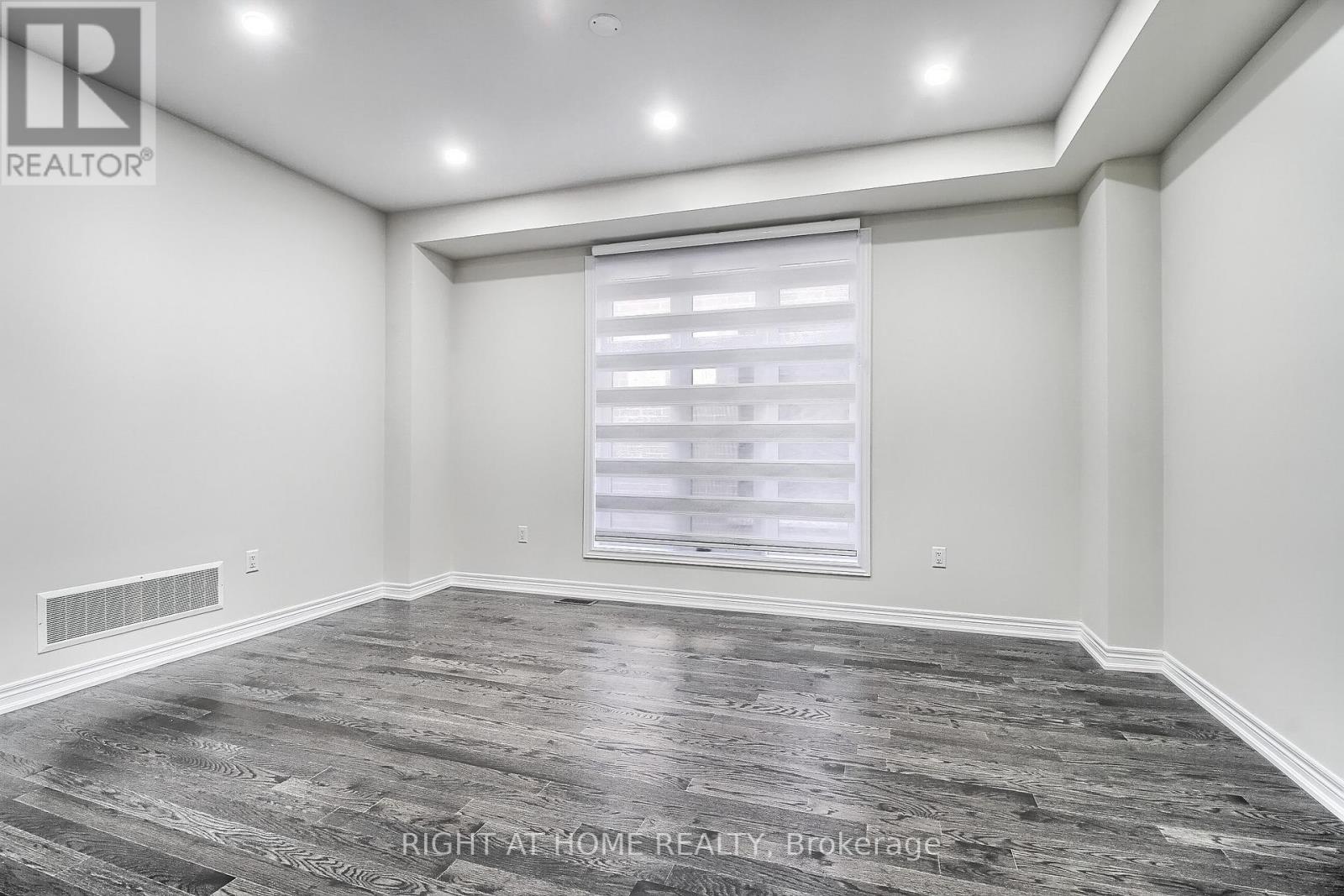 31 Dorothy Caine Crescent, Georgina, Ontario  L4P 3E9 - Photo 7 - N12777992