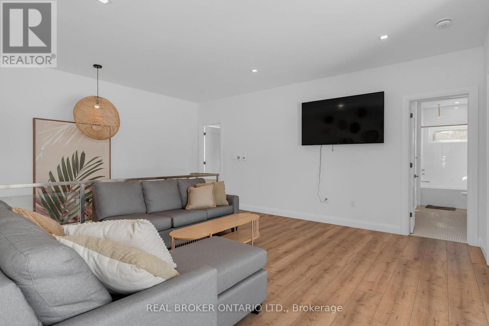 31 Hemlock Avenue, Tay, Ontario  L0K 2C0 - Photo 17 - S12777994