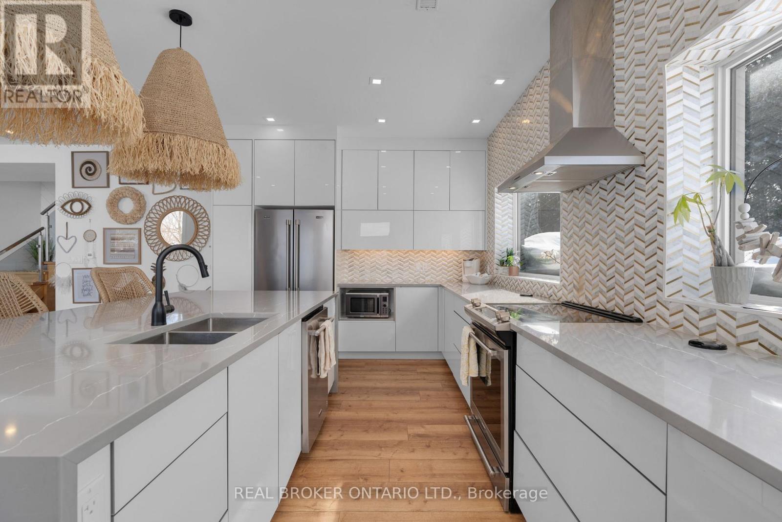 31 Hemlock Avenue, Tay, Ontario  L0K 2C0 - Photo 7 - S12777994