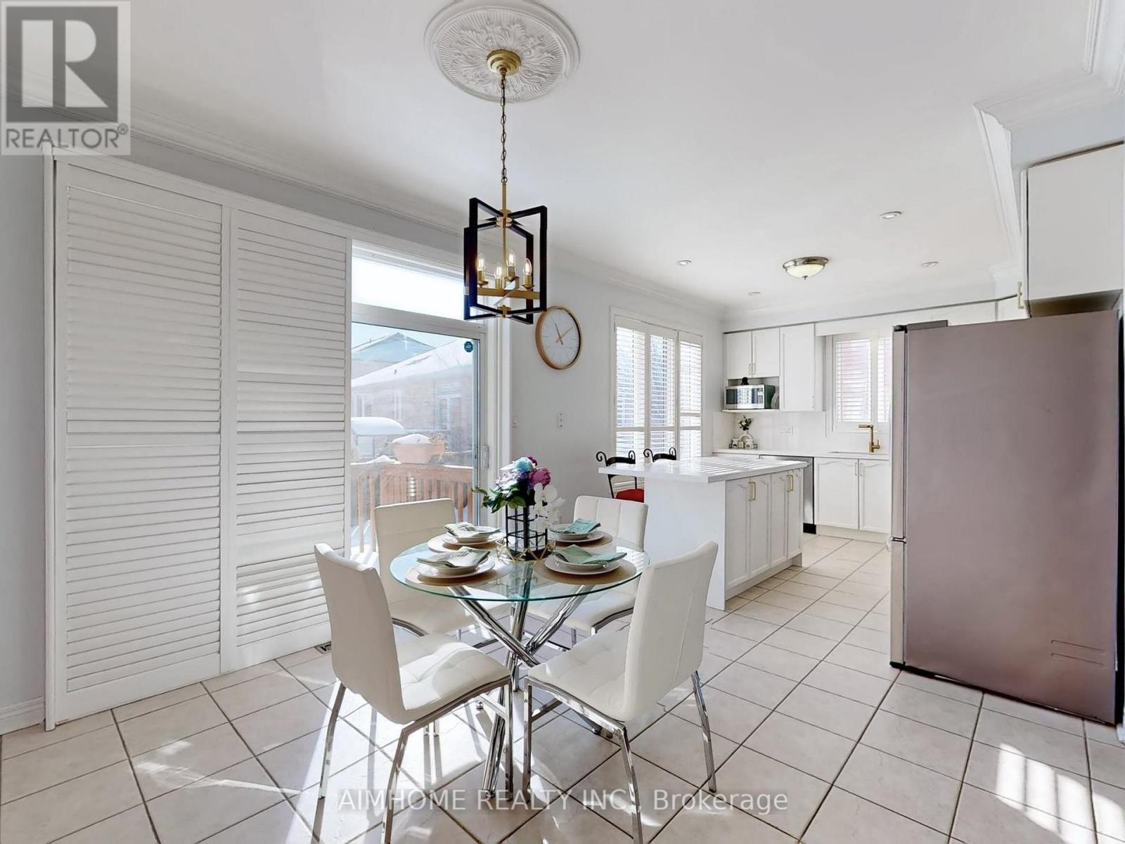 2051 Ashmore Drive, Oakville, Ontario  L6M 4T1 - Photo 13 - W12777986