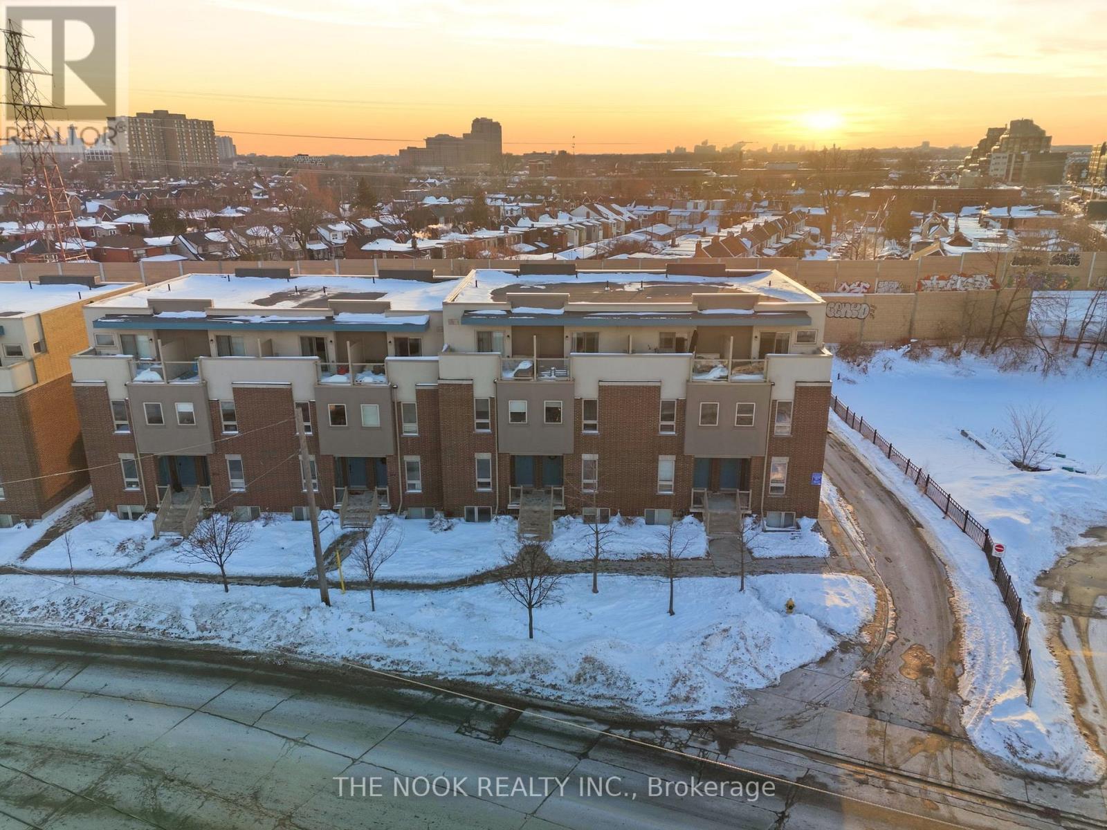 4 - 112 Caledonia Park Road, Toronto, Ontario  M6H 0B2 - Photo 37 - W12778028