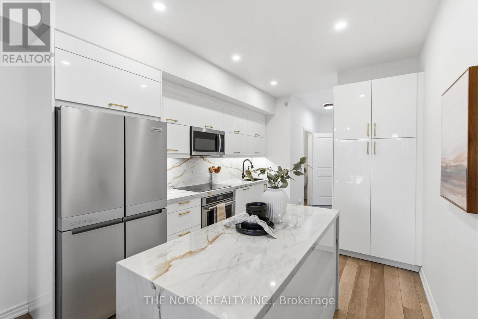 4 - 112 Caledonia Park Road, Toronto, Ontario  M6H 0B2 - Photo 6 - W12778028