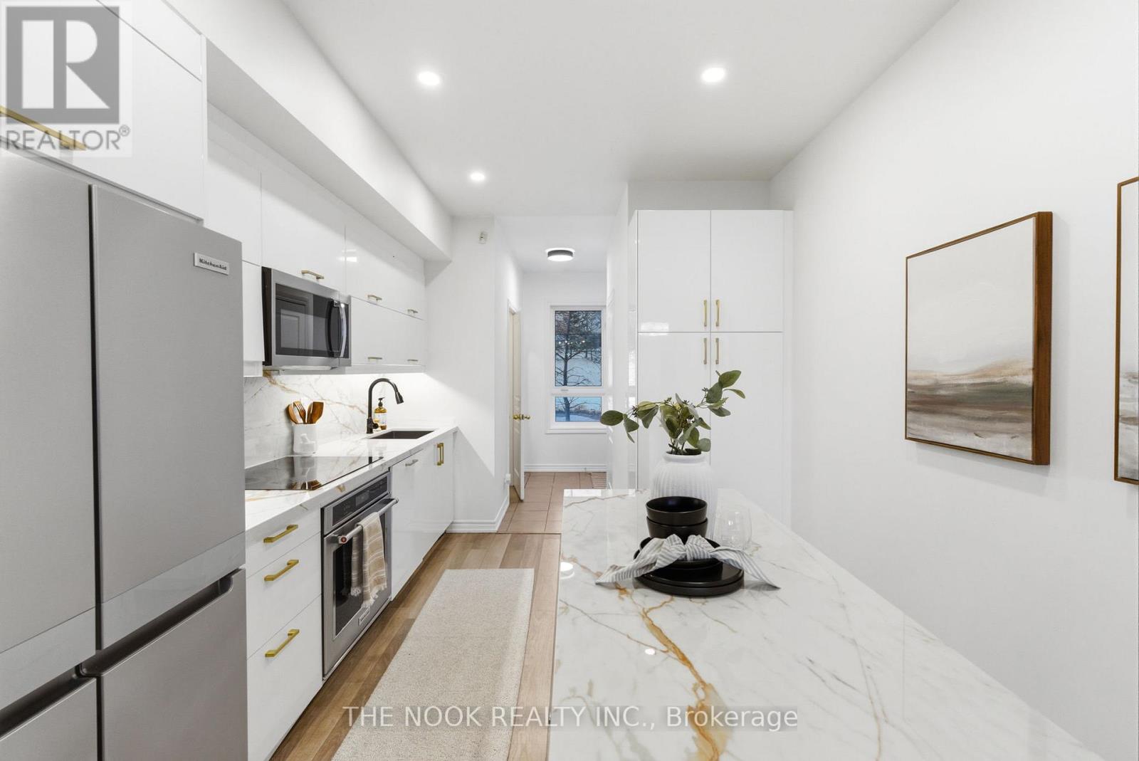 4 - 112 Caledonia Park Road, Toronto, Ontario  M6H 0B2 - Photo 7 - W12778028