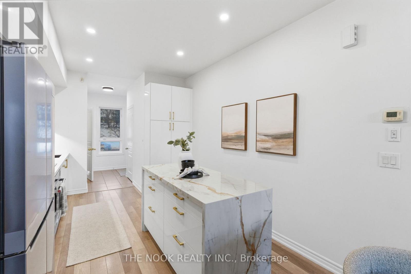 4 - 112 Caledonia Park Road, Toronto, Ontario  M6H 0B2 - Photo 9 - W12778028