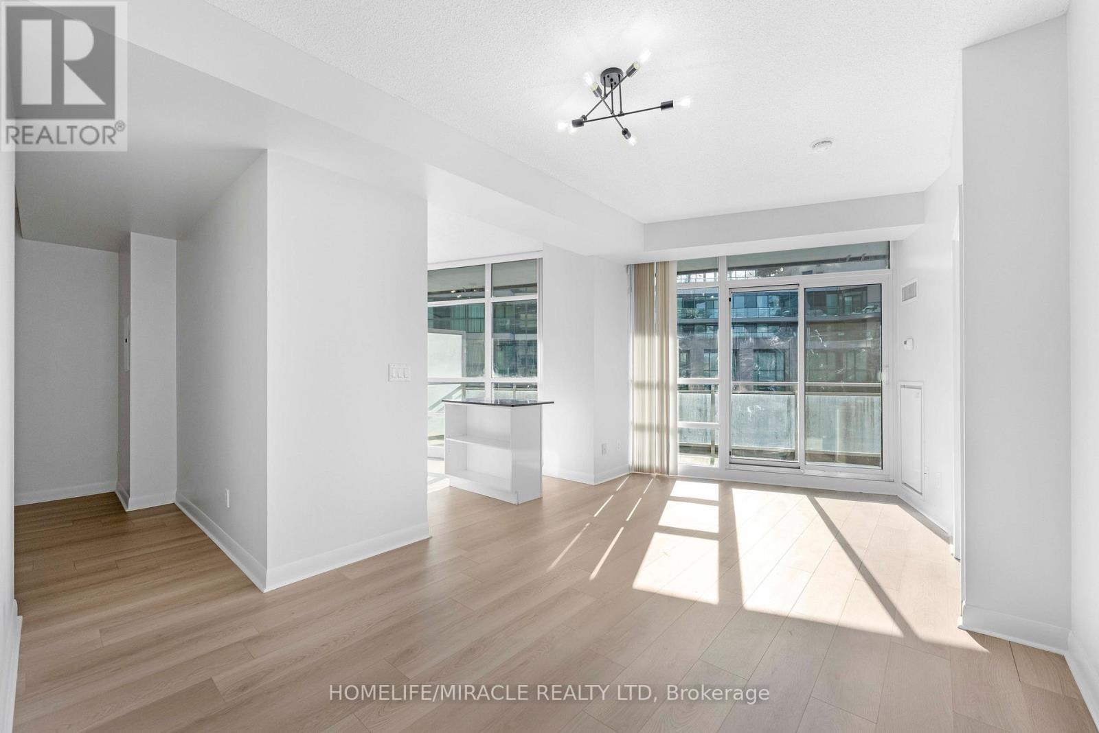 806 - 15 Bruyeres Mews, Toronto, Ontario  M5V 0A7 - Photo 7 - C12778000