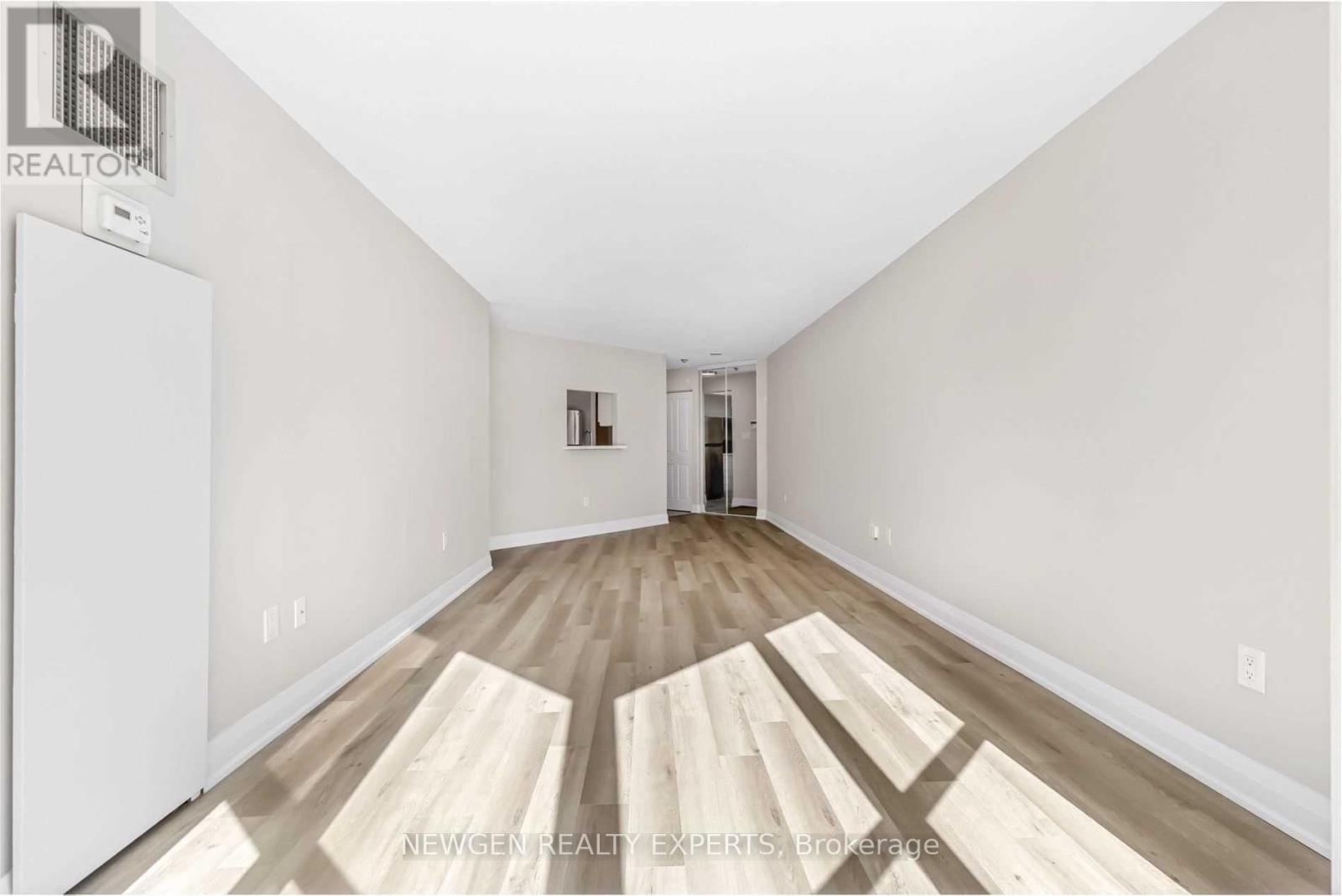 303 - 5 Concorde Place, Toronto, Ontario  M3C 3M8 - Photo 4 - C12778016