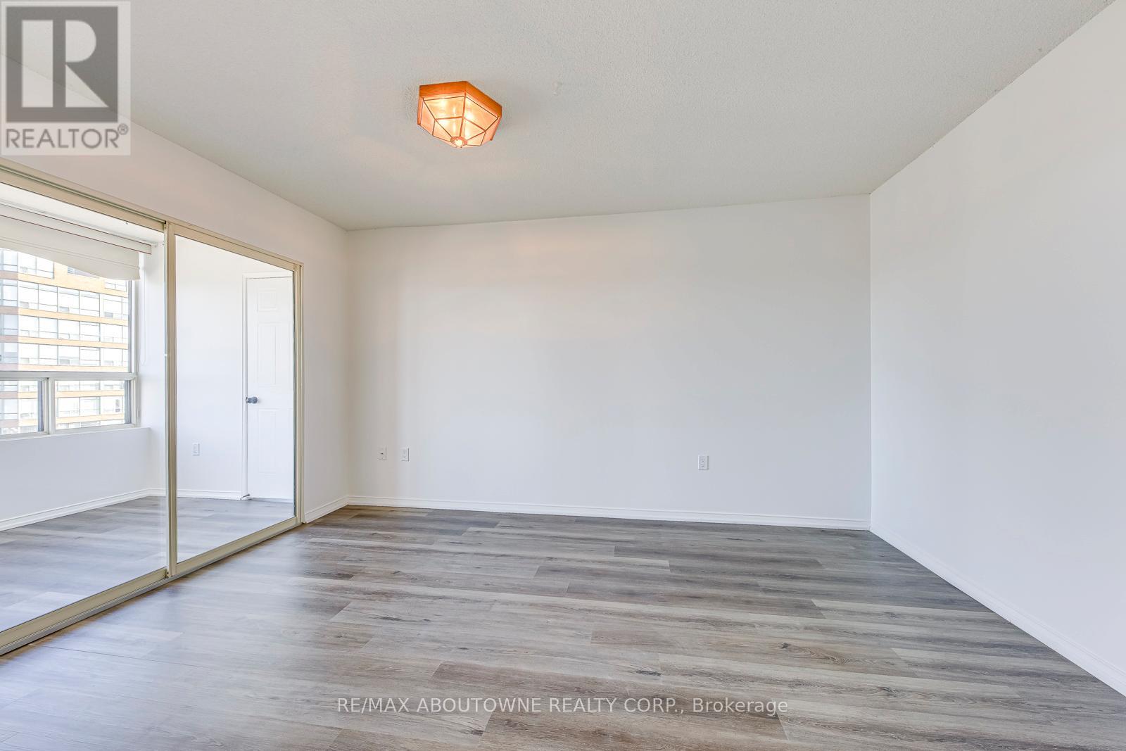 1705 - 1270 Maple Crossing Boulevard, Burlington, Ontario  L7S 2J3 - Photo 14 - W12778024