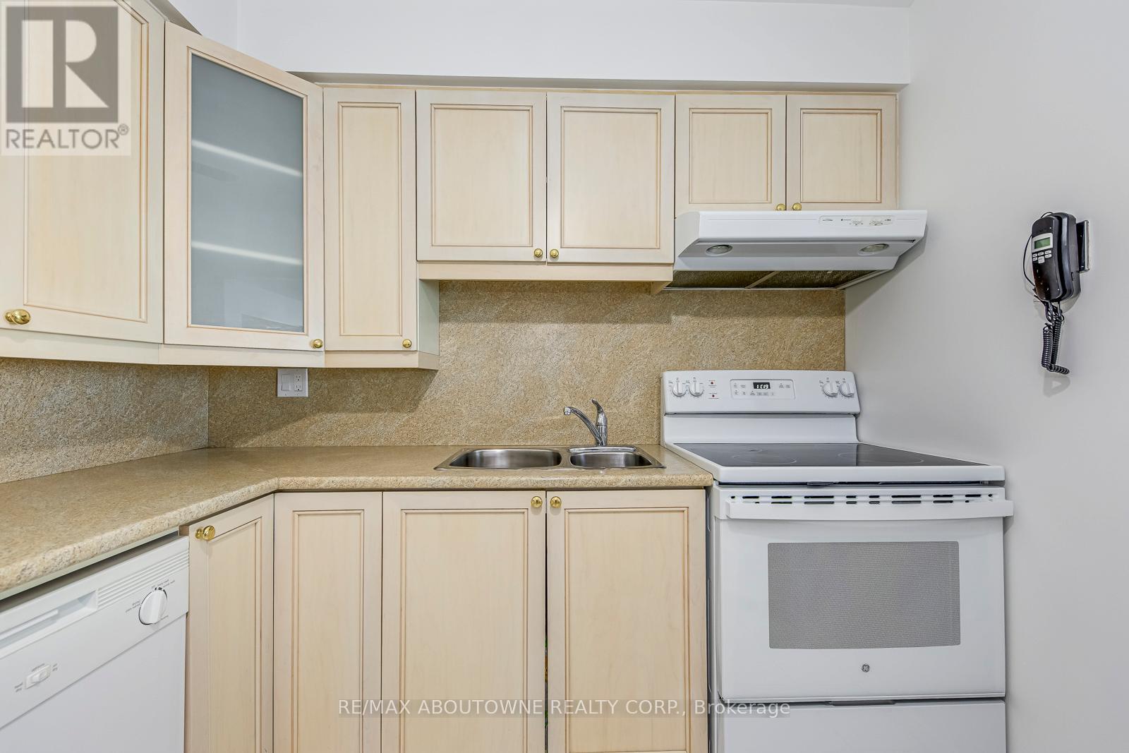 1705 - 1270 Maple Crossing Boulevard, Burlington, Ontario  L7S 2J3 - Photo 7 - W12778024