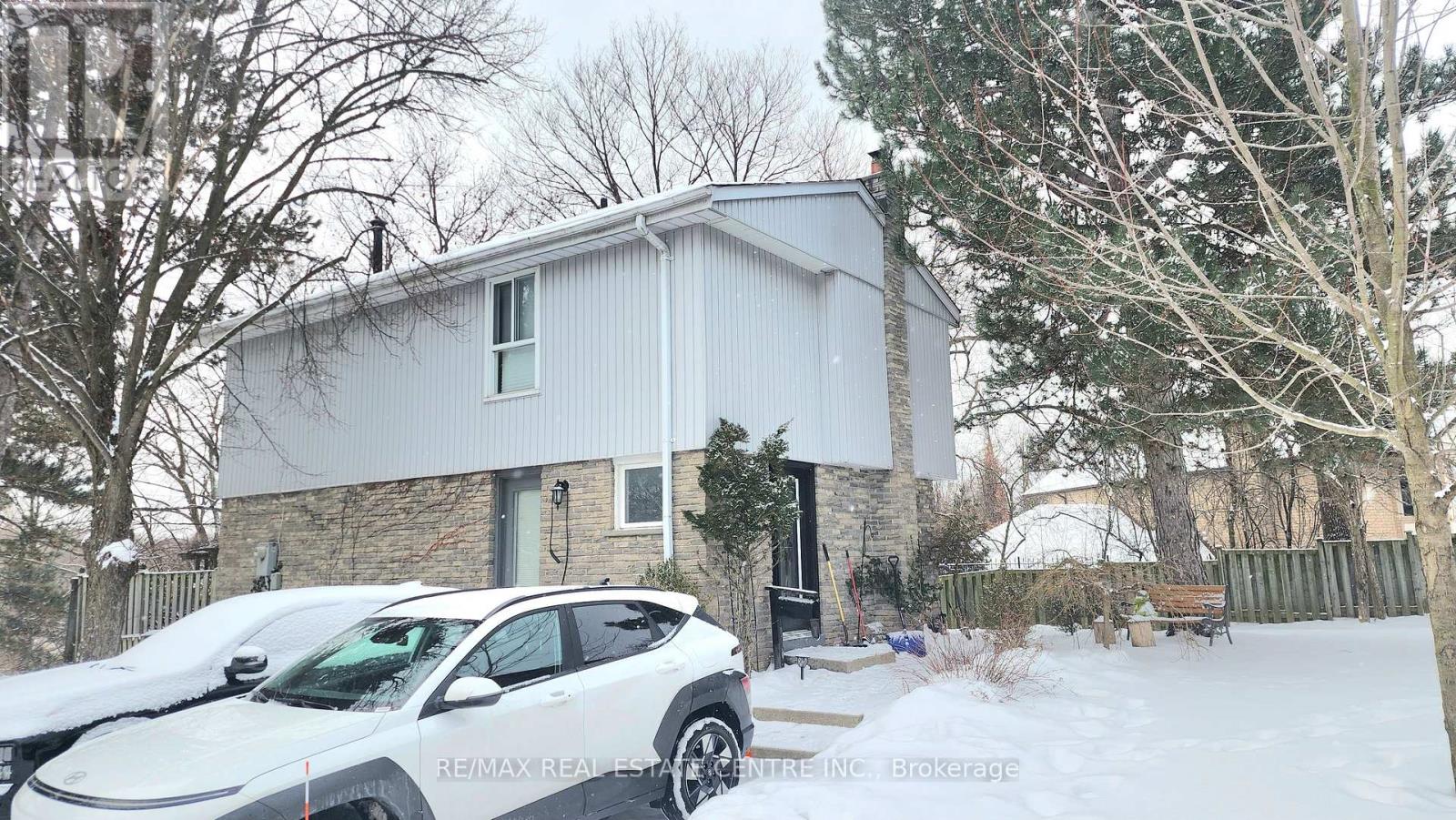 17 - 59 KENNINGHALL BOULEVARD, Mississauga, Ontario