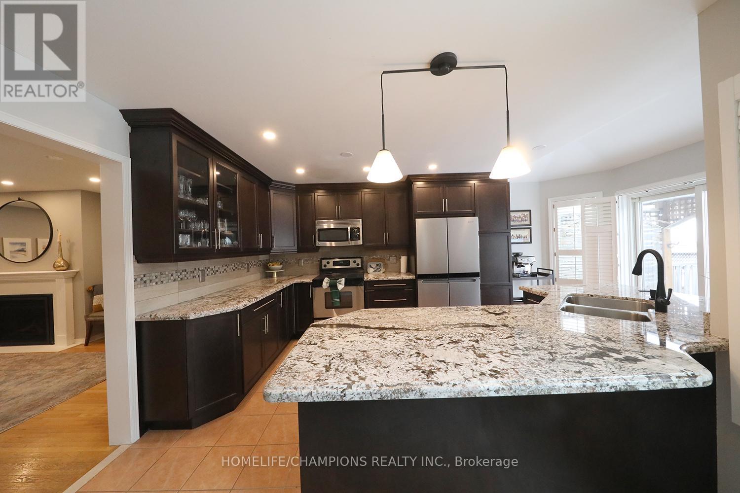 6200 Maple Gate Circle, Mississauga, Ontario  L5N 7A9 - Photo 3 - W12778056