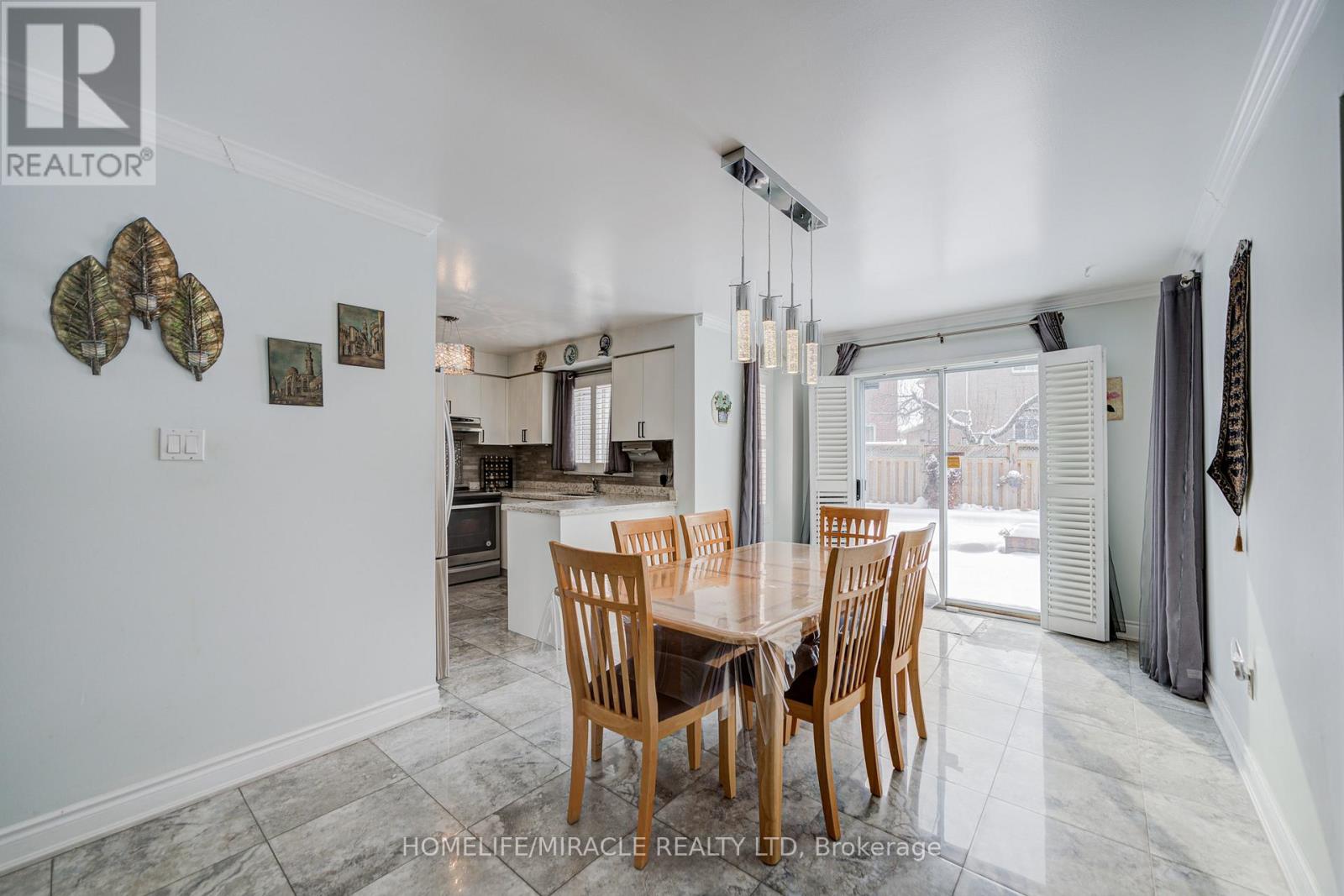 5128 Guildwood Way, Mississauga, Ontario  L5R 2S7 - Photo 14 - W12778060