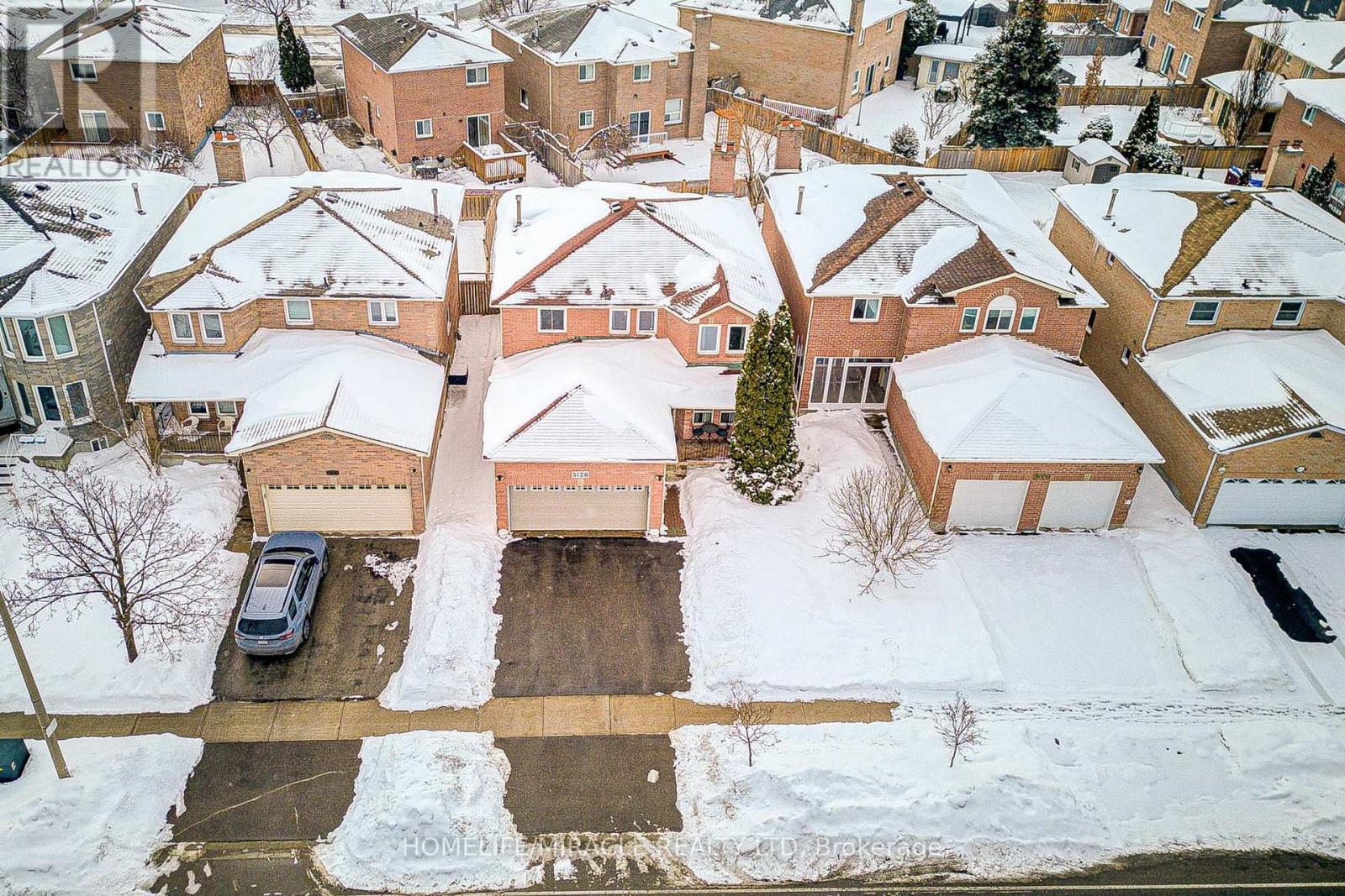 5128 Guildwood Way, Mississauga, Ontario  L5R 2S7 - Photo 3 - W12778060