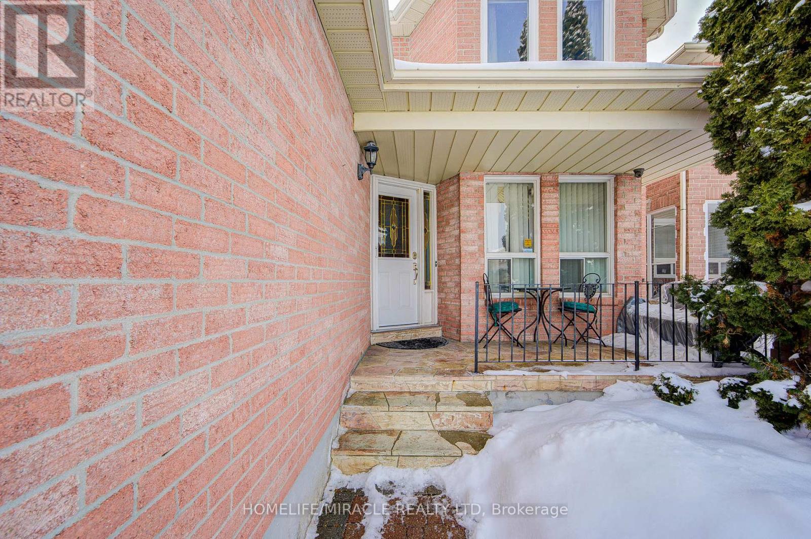 5128 Guildwood Way, Mississauga, Ontario  L5R 2S7 - Photo 4 - W12778060