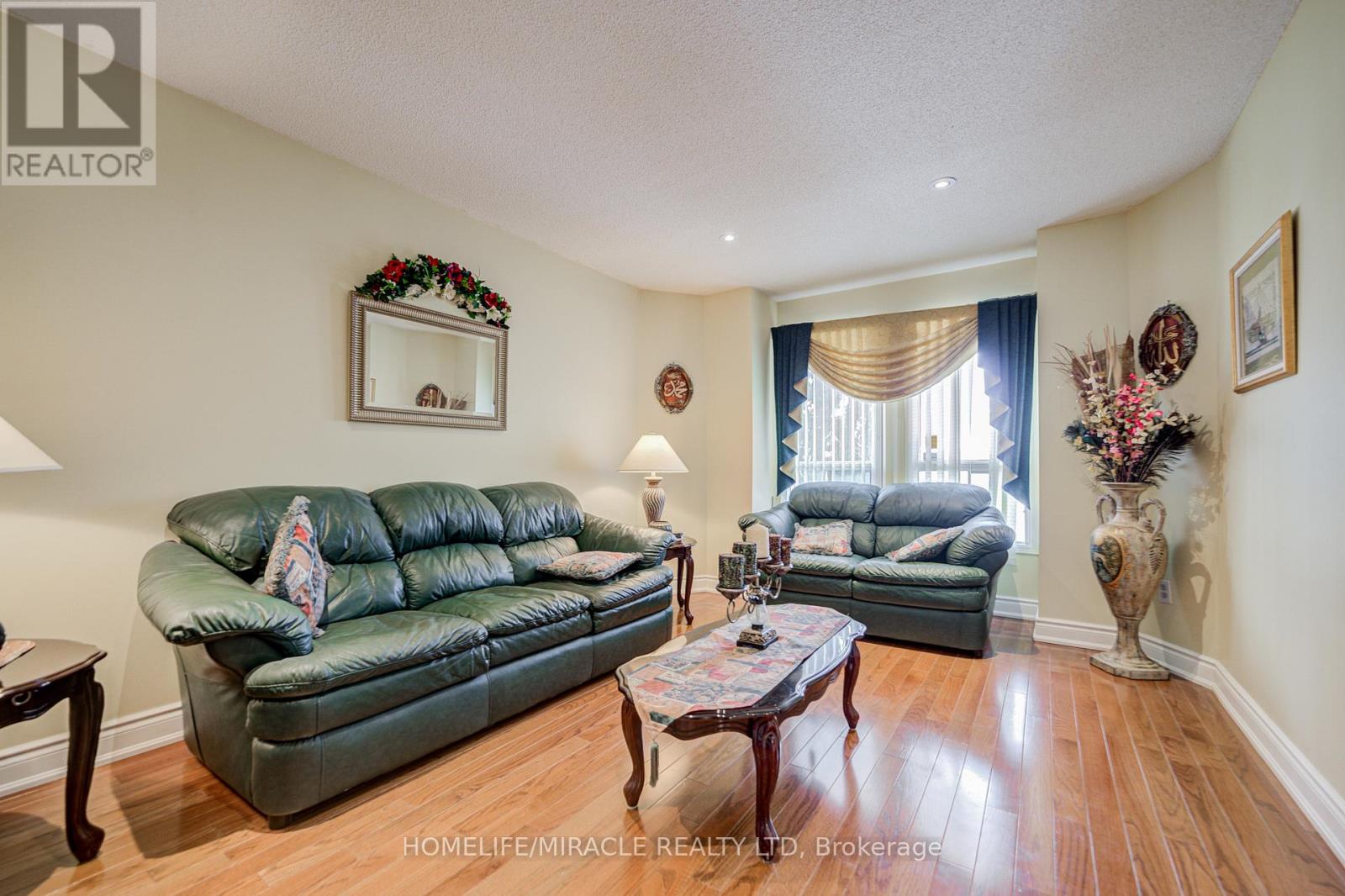 5128 Guildwood Way, Mississauga, Ontario  L5R 2S7 - Photo 7 - W12778060