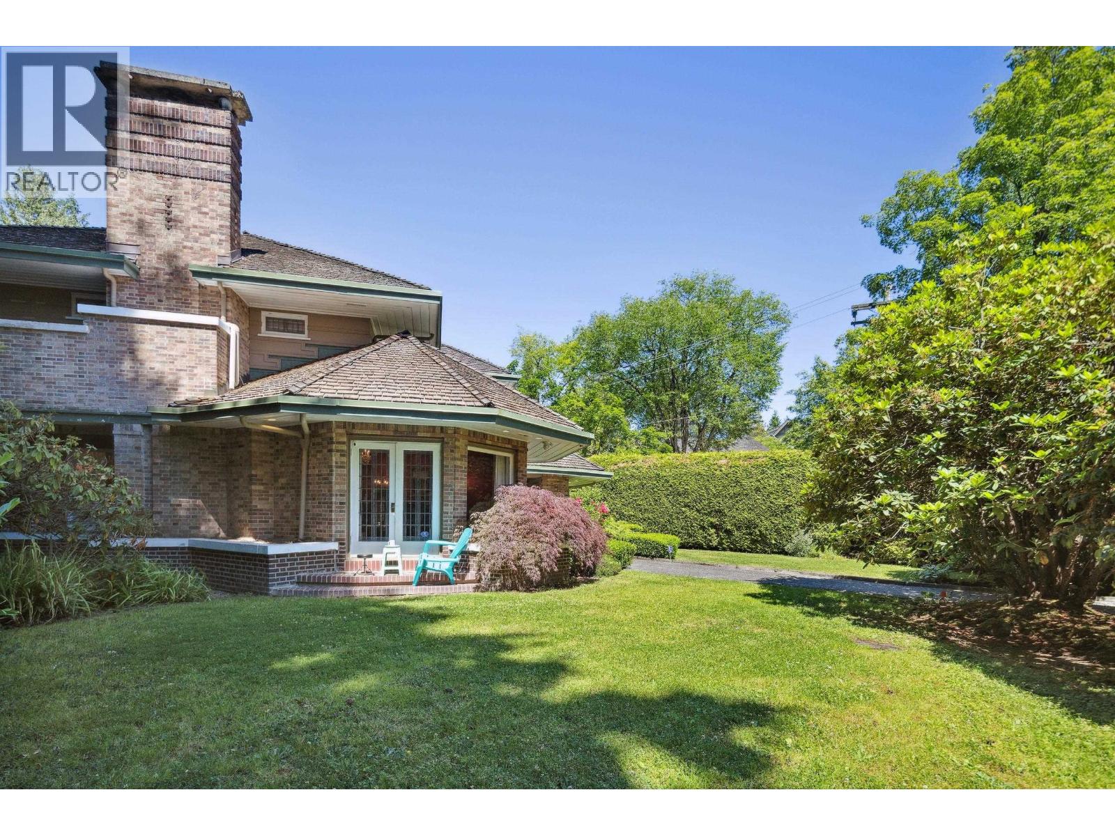 Listing Picture 35 of 37 : 4051 MARGUERITE STREET, Vancouver / 溫哥華 - 魯藝地產 Yvonne Lu Group - MLS Medallion Club Member