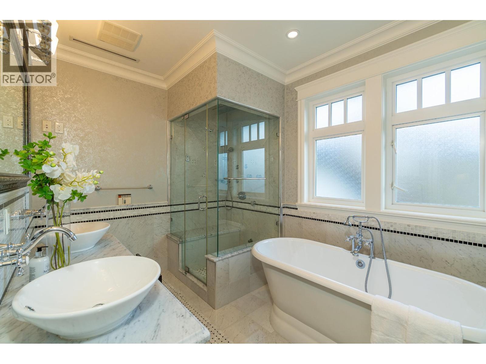 Listing Picture 26 of 39 : 1657 W 58TH AVENUE, Vancouver / 溫哥華 - 魯藝地產 Yvonne Lu Group - MLS Medallion Club Member