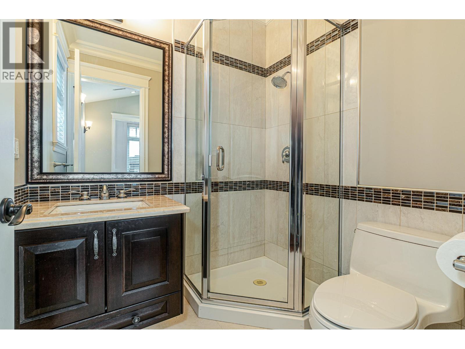 Listing Picture 32 of 39 : 1657 W 58TH AVENUE, Vancouver / 溫哥華 - 魯藝地產 Yvonne Lu Group - MLS Medallion Club Member