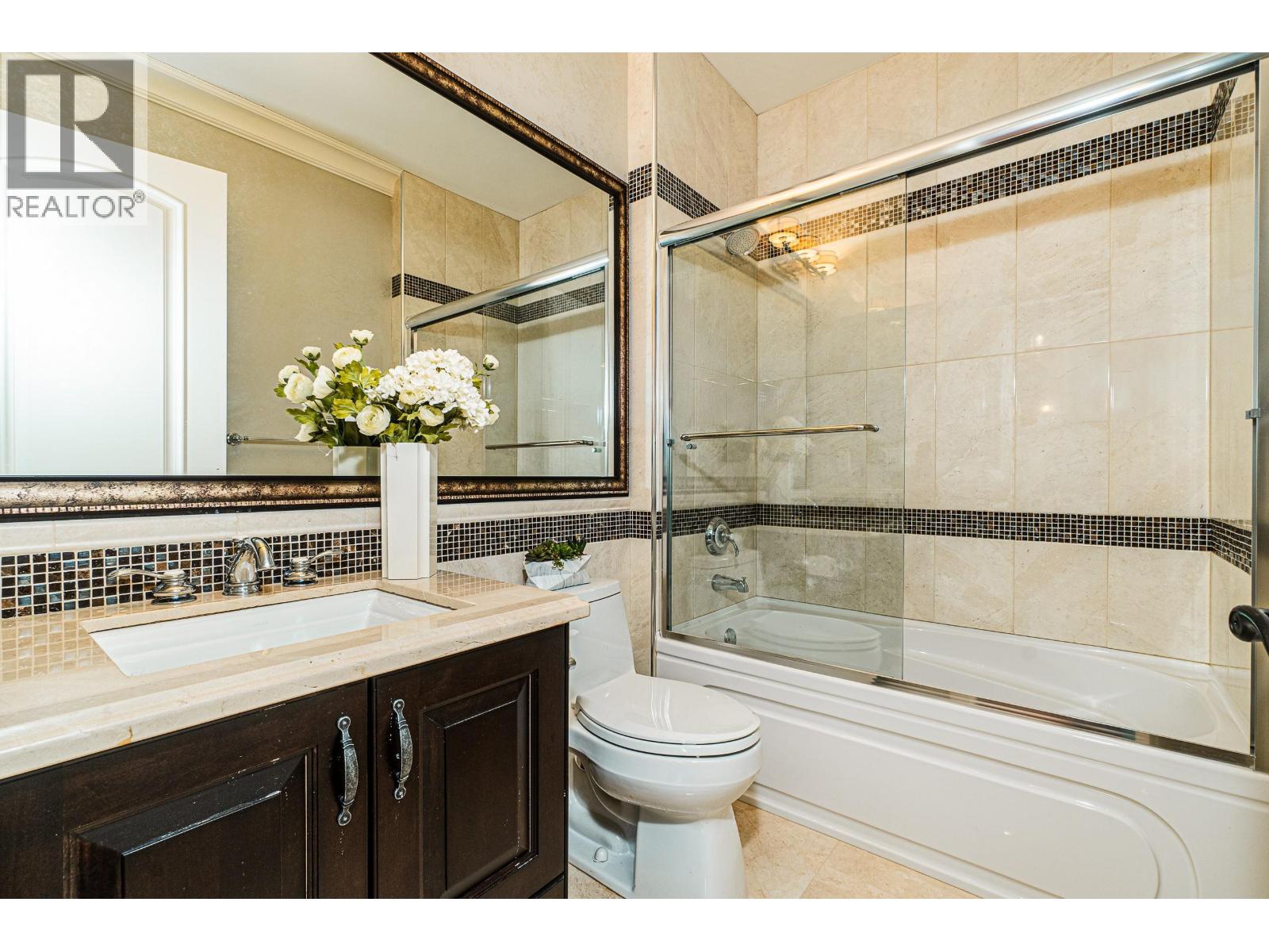 Listing Picture 29 of 39 : 1657 W 58TH AVENUE, Vancouver / 溫哥華 - 魯藝地產 Yvonne Lu Group - MLS Medallion Club Member