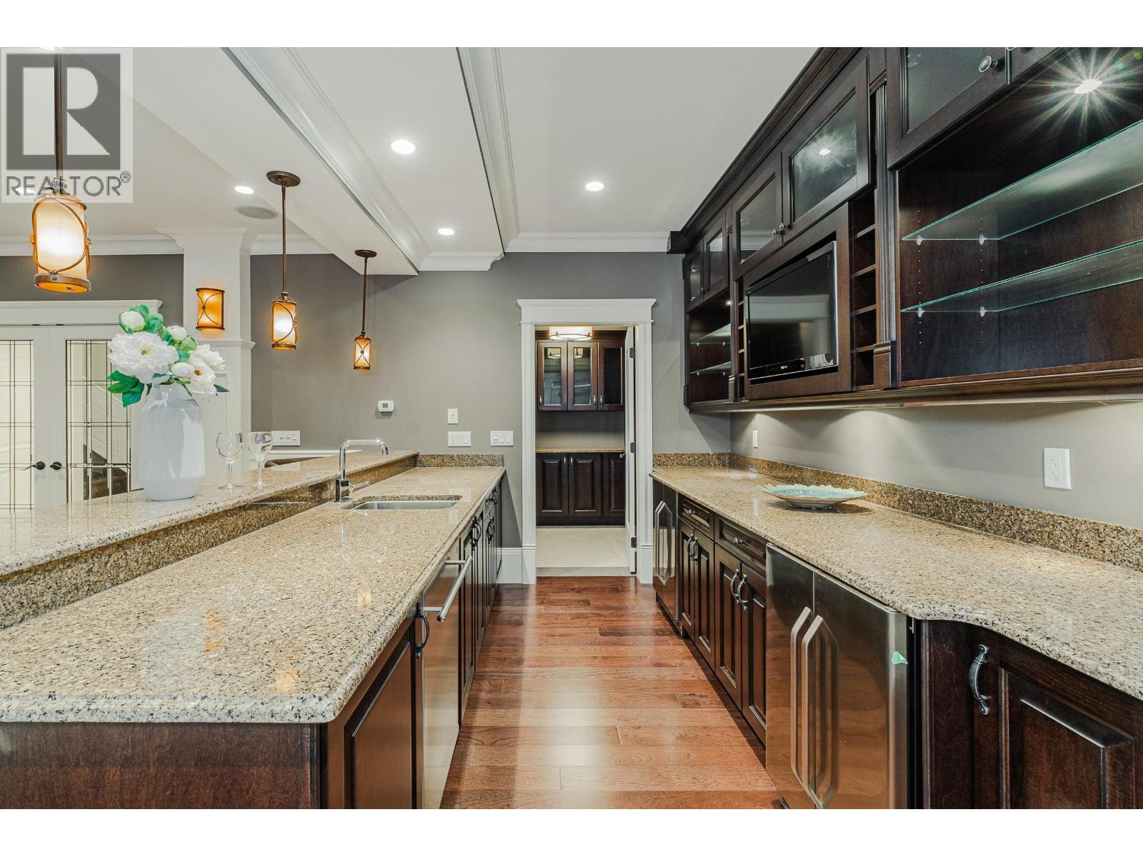 Listing Picture 34 of 39 : 1657 W 58TH AVENUE, Vancouver / 溫哥華 - 魯藝地產 Yvonne Lu Group - MLS Medallion Club Member