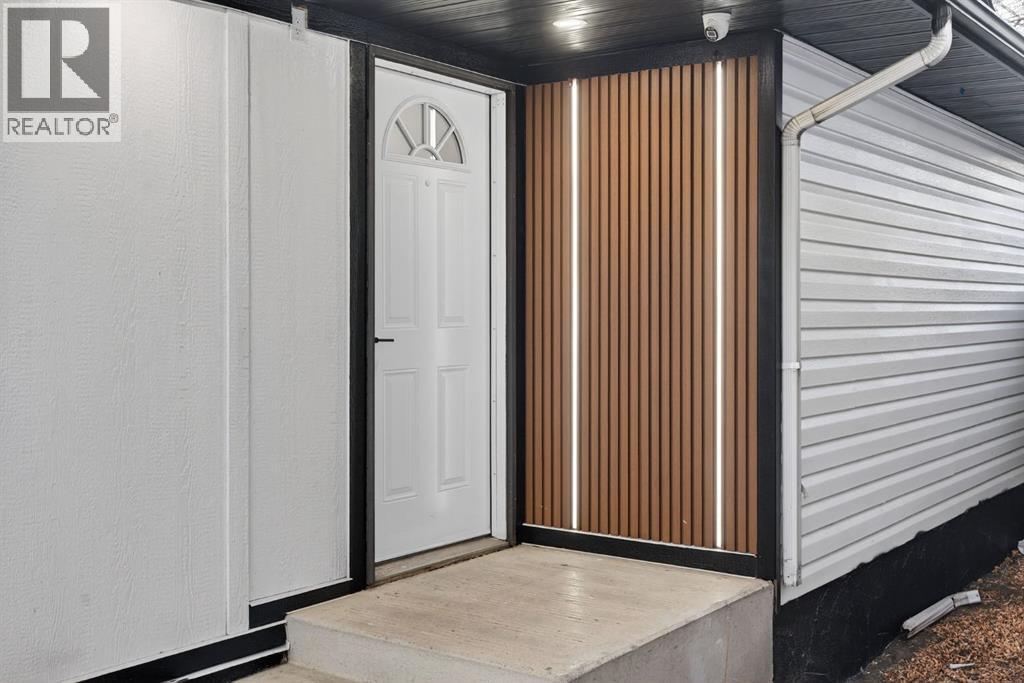 420 Pinegreen Close Ne, Calgary, Alberta  T1Y 1W3 - Photo 3 - A2281470