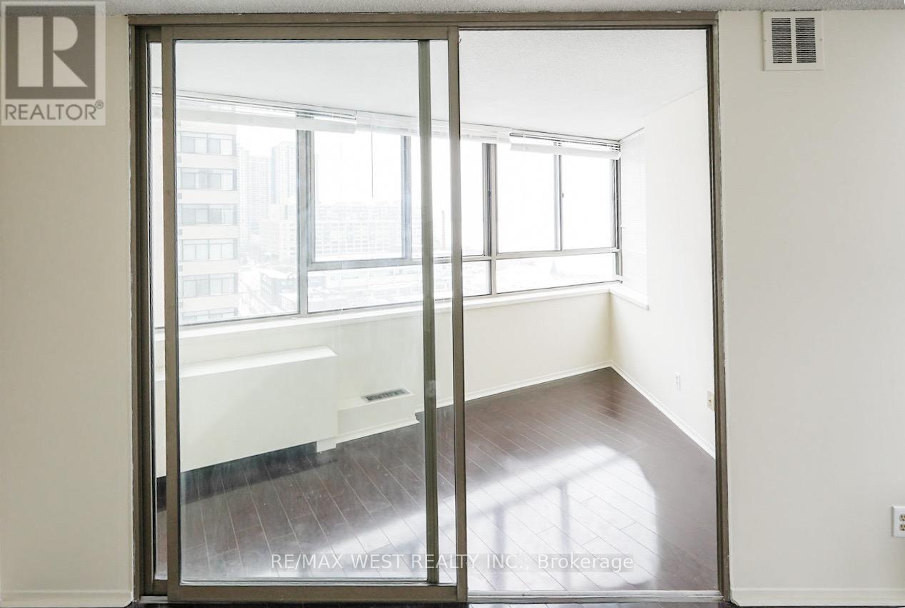 1301 - 260 Queens Quay W, Toronto, Ontario  M5J 2N3 - Photo 10 - C12763350