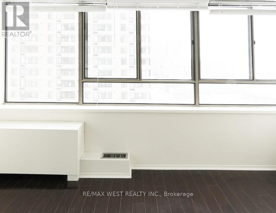 1301 - 260 Queens Quay W, Toronto, Ontario  M5J 2N3 - Photo 11 - C12763350