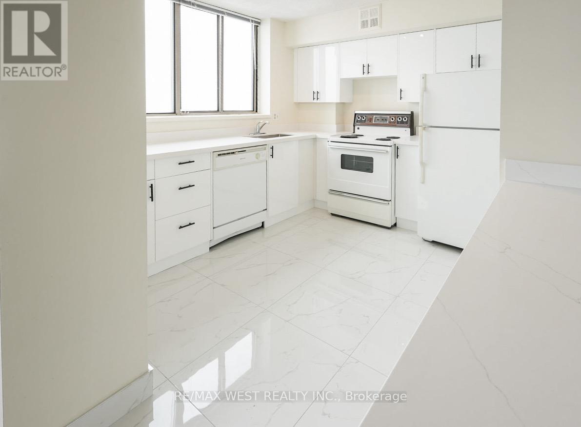 1301 - 260 Queens Quay W, Toronto, Ontario  M5J 2N3 - Photo 15 - C12763350