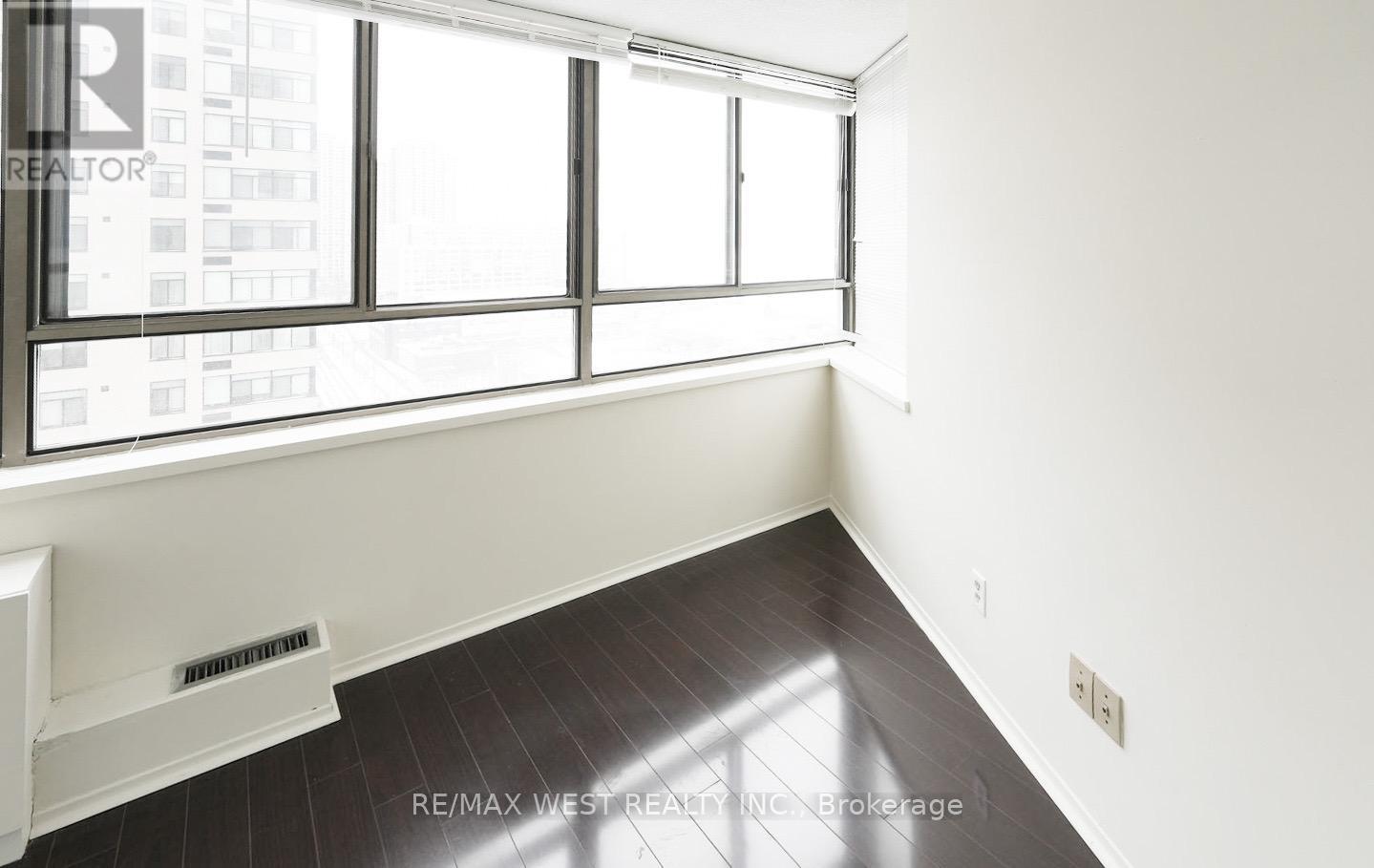 1301 - 260 Queens Quay W, Toronto, Ontario  M5J 2N3 - Photo 12 - C12763350